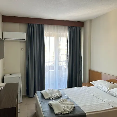 Rosella 3*