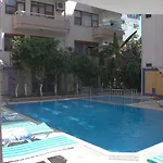 Rosella فندق