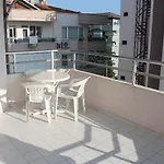 Rosella 3*